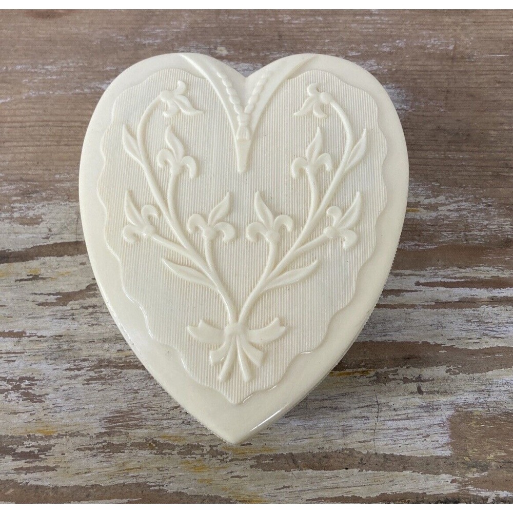 Vintage plastic presentation jewelry case ivory heart shaped relief design Coro
